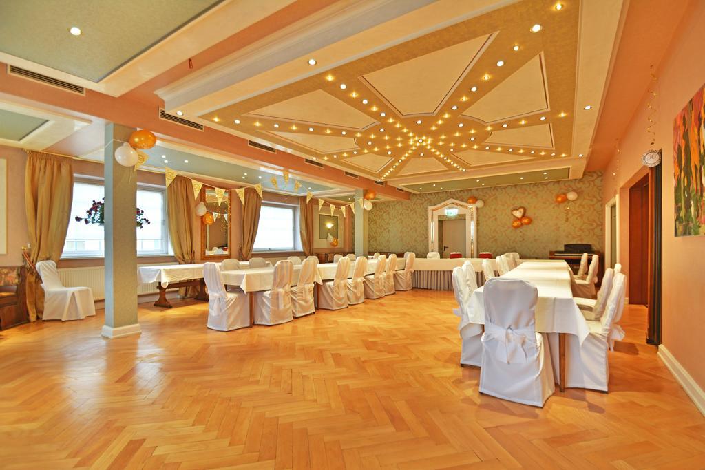 Hotel Zur Goldenen Sonne Usingen Zewnętrze zdjęcie