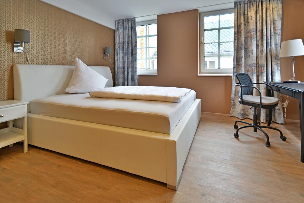 Hotel Zur Goldenen Sonne Usingen Zewnętrze zdjęcie