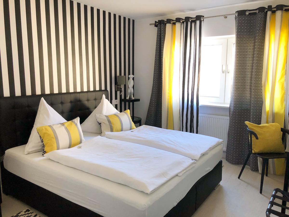 Hotel Zur Goldenen Sonne Usingen Zewnętrze zdjęcie